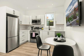 Cozy Saanich Cottage ideal location to UVIC and Downtown